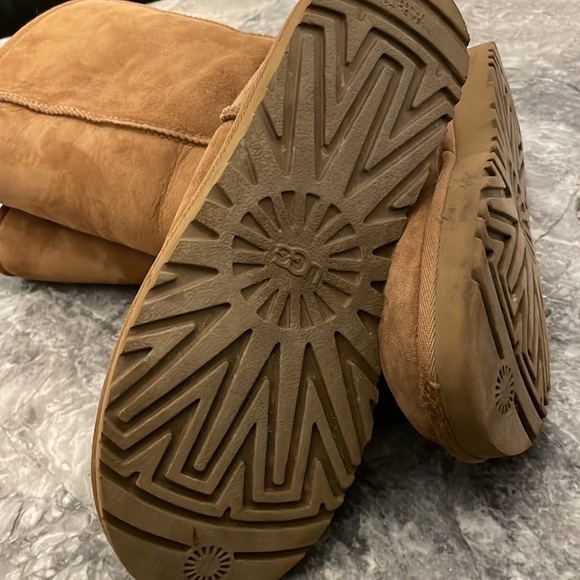 Ugh boots size 7 - Picture 4 of 5